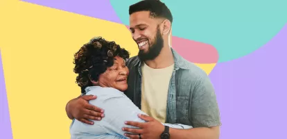 Homem negro abraçando mulher negra idosa com câncer